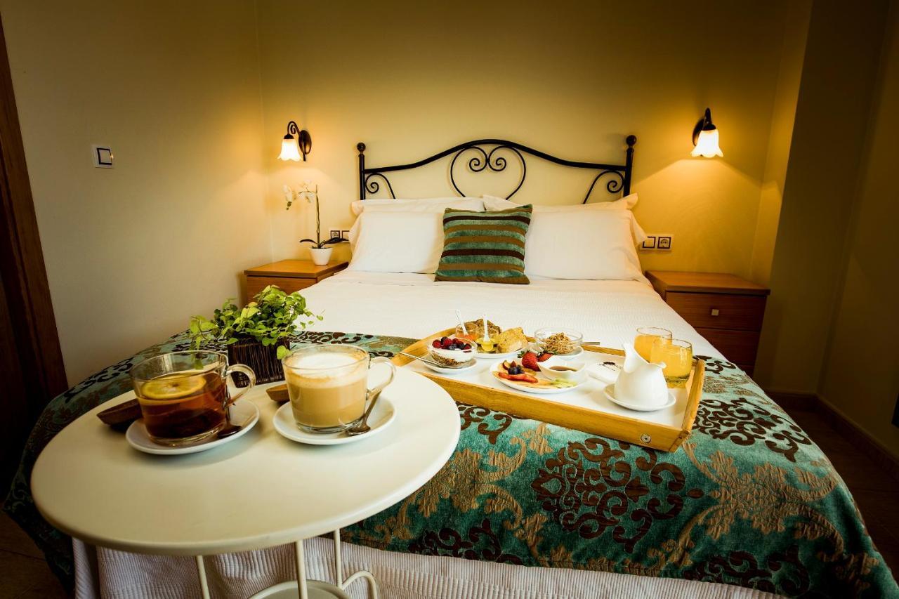 Hotel Arce بايونا المظهر الخارجي الصورة