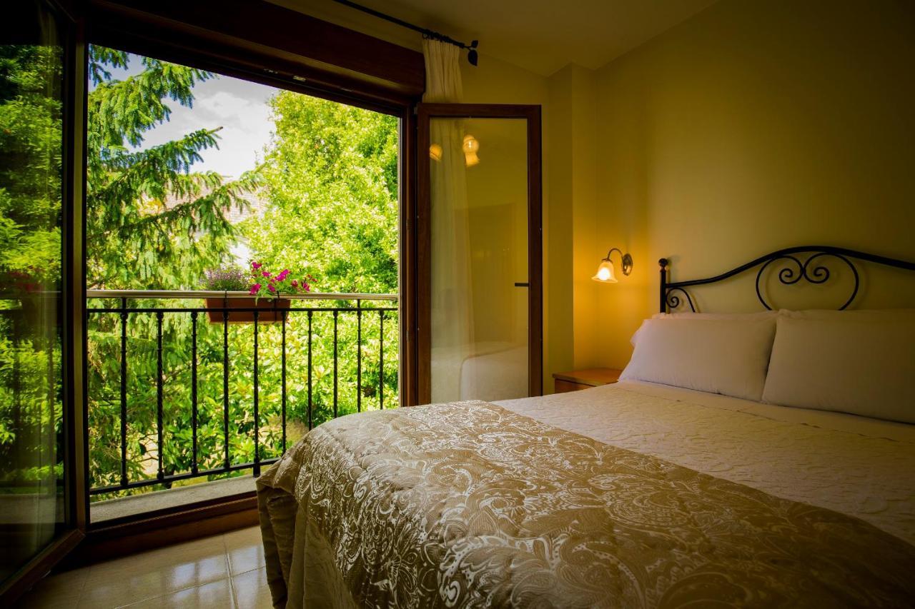 Hotel Arce بايونا المظهر الخارجي الصورة
